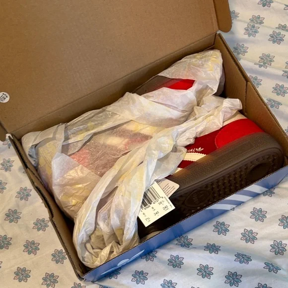 Adidas Women's Red and White Sneakers - Picture 4 of 5